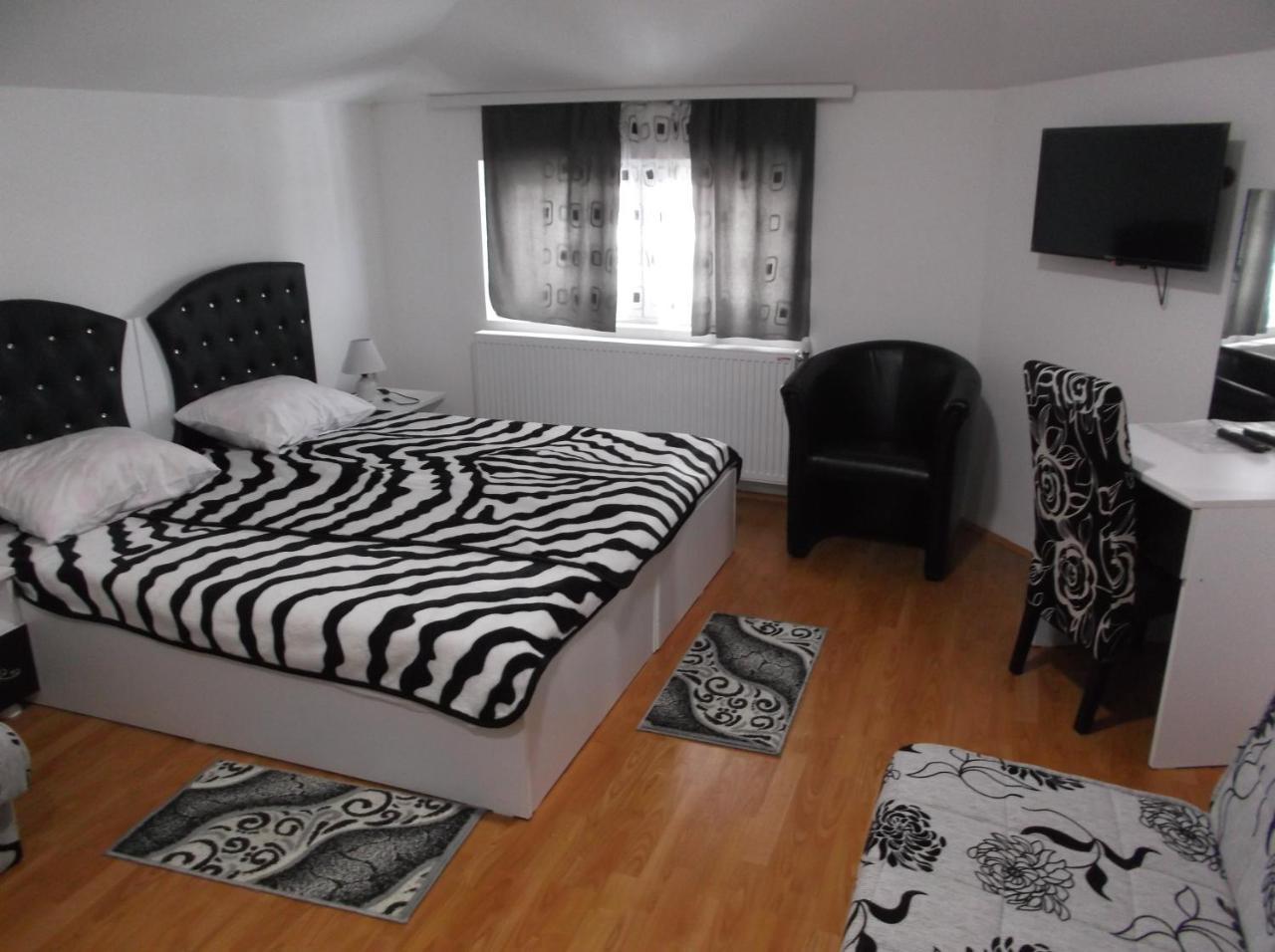 Bed and Breakfast Prenociste Bojan 017 Вране Экстерьер фото